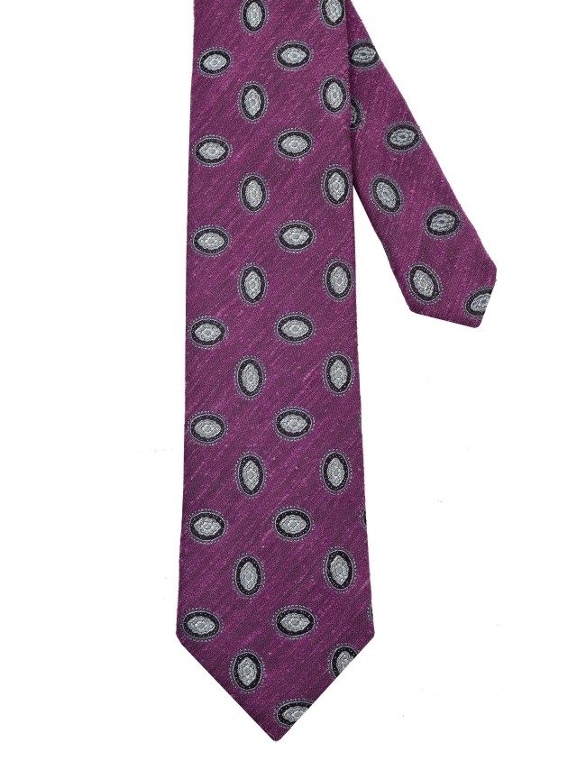 Cravata de calitate, un cadou clasic pentru barbatii eleganti